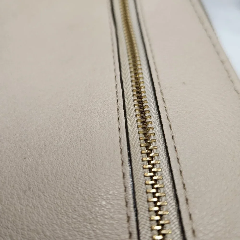 OLIVIA + JOY NEW YORK WOMENS CREAM COLOR WALLET - Picture 4 of 15